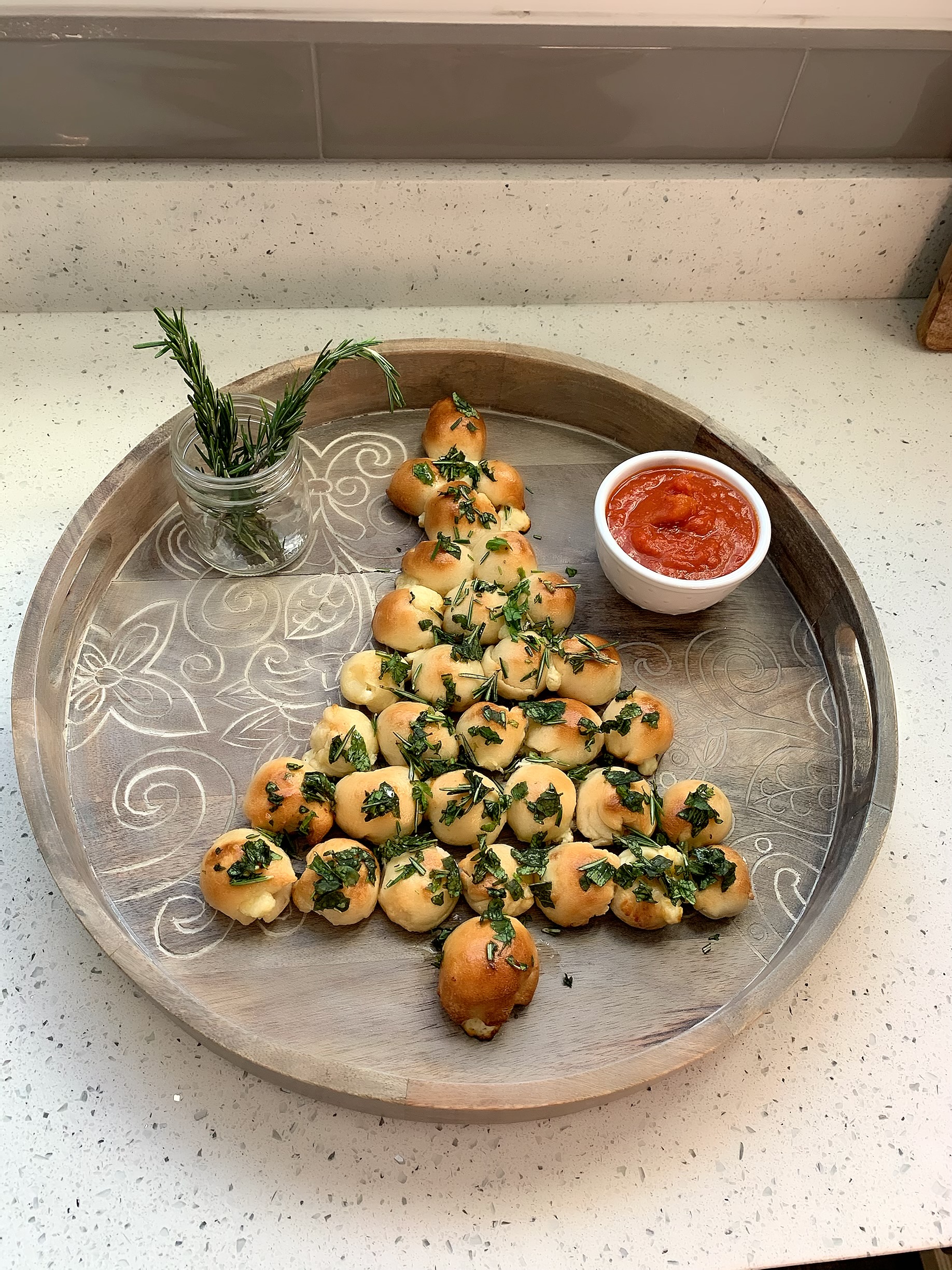 Holiday Appetizer: Christmas Tree Pull-Apart Bread | Refined Ambiance